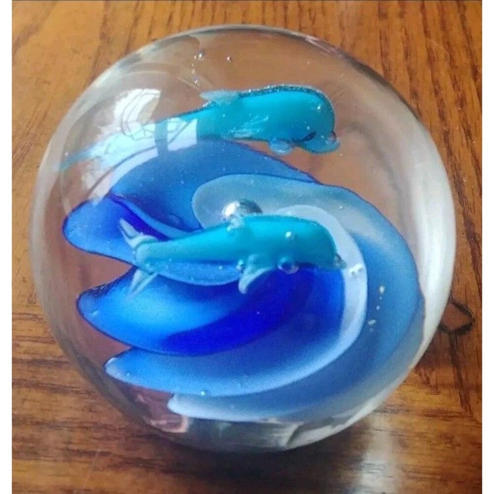 Paperweight vintage Heirloom Dynasty Gallery Glass Art Dolphins control bubble